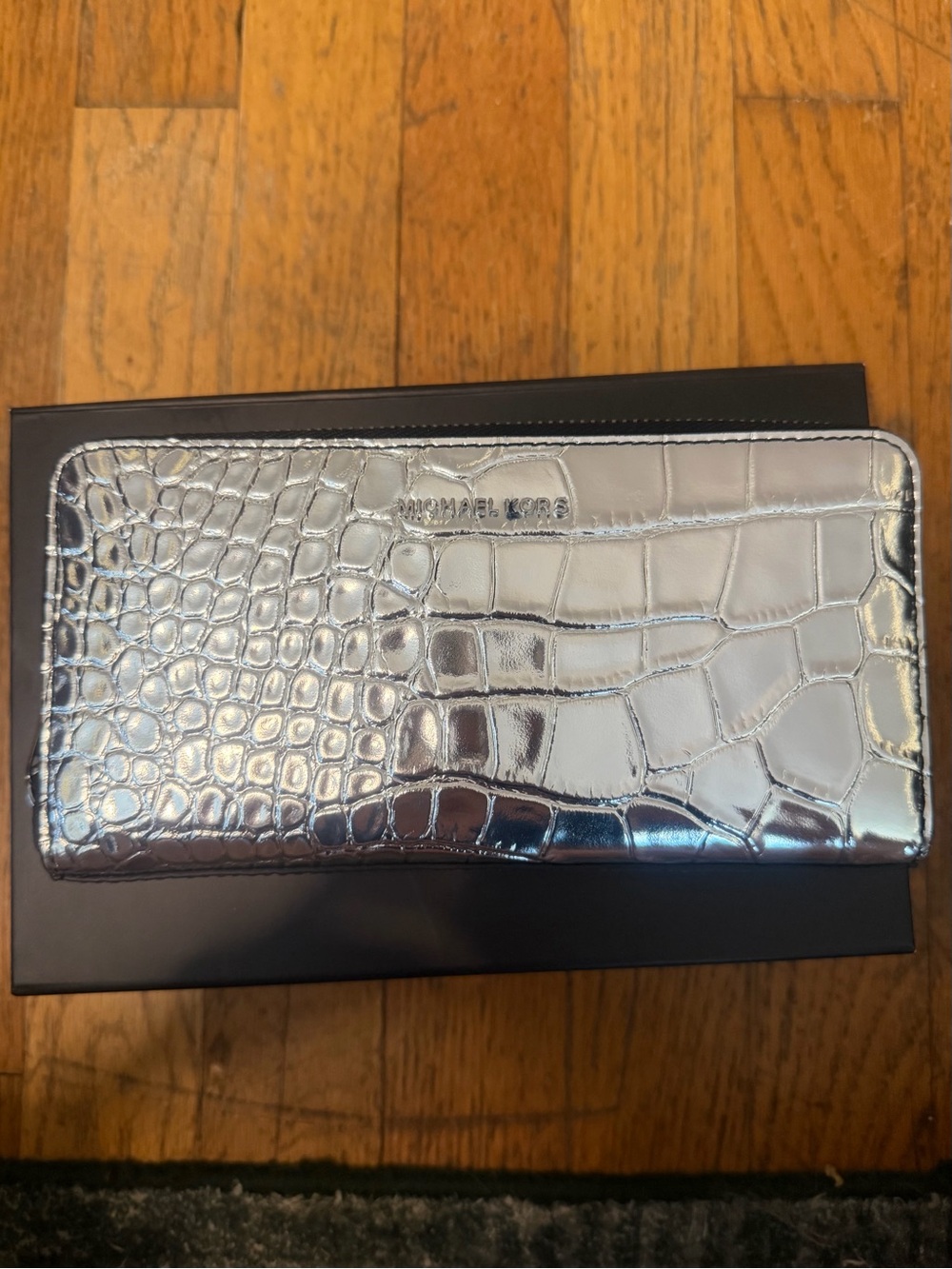 Michael Kors Hudson Metallic Crocodile Embossed Leather Zip-Around Wallet - Picture 1 of 14